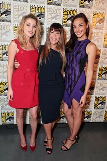 Gal Gadot feet photo thumbnail