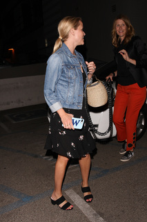 Reese Witherspoon feet photo thumbnail