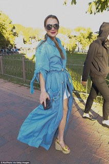 Lindsay Lohan feet photo thumbnail