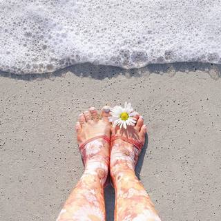 Kino MacGregor feet photo thumbnail