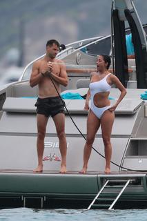 Nicole Scherzinger feet photo thumbnail