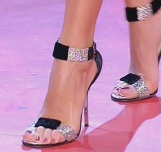 Ilary Blasi feet photo thumbnail