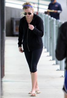 Reese Witherspoon feet photo thumbnail