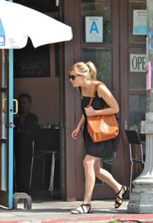 Kirsten Dunst feet photo thumbnail