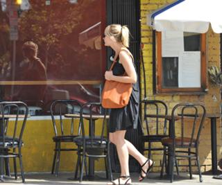Kirsten Dunst feet photo thumbnail