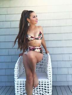 Thalía feet photo thumbnail