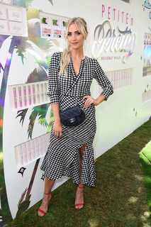 Ashlee Simpson feet photo thumbnail