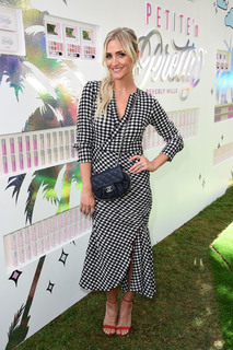 Ashlee Simpson feet photo thumbnail