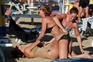 Federica Pellegrini feet photo thumbnail