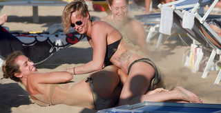 Federica Pellegrini feet photo thumbnail