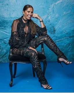 Adriane Galisteu feet photo thumbnail
