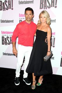 Kelly Ripa feet photo thumbnail