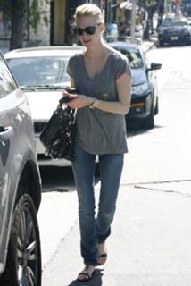 January Jones feet photo thumbnail