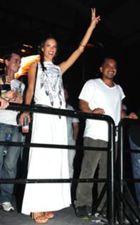 Alessandra Ambrosio feet photo thumbnail