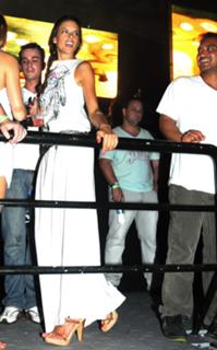 Alessandra Ambrosio feet photo thumbnail