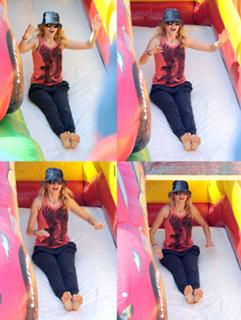 Naomi Watts feet photo thumbnail