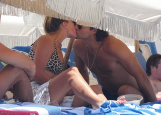 Nina Agdal feet photo thumbnail