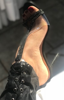 Alaine Crissiê feet photo thumbnail
