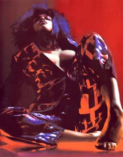 Rosario Dawson feet photo 3