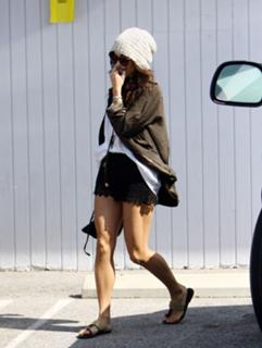 Vanessa Hudgens feet photo thumbnail