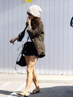 Vanessa Hudgens feet photo thumbnail