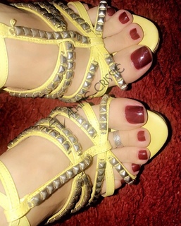 Alaine Crissiê feet photo thumbnail