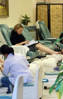 Hilary Duff feet photo thumbnail