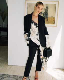 Rosie Huntington-Whiteley feet photo thumbnail