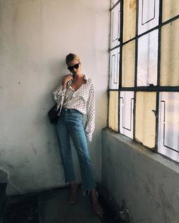 Rosie Huntington-Whiteley feet photo thumbnail