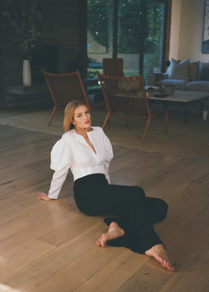 Rosie Huntington-Whiteley feet photo thumbnail