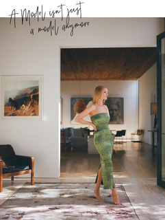 Rosie Huntington-Whiteley feet photo thumbnail