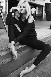 Elsa Hosk feet photo thumbnail