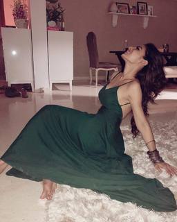 Mouni Roy feet photo thumbnail