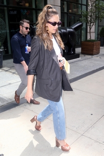 Jessica Alba feet photo thumbnail