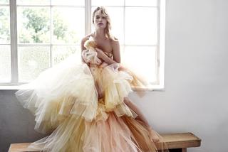 Lily James feet photo thumbnail