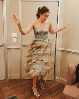 Mandy Moore feet photo thumbnail