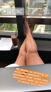 Karlie Kloss feet photo thumbnail