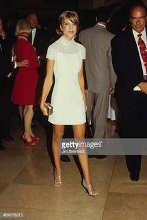 Tori Spelling feet photo thumbnail