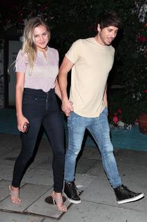Kelsea Ballerini feet photo thumbnail