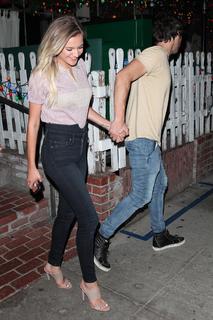 Kelsea Ballerini feet photo thumbnail