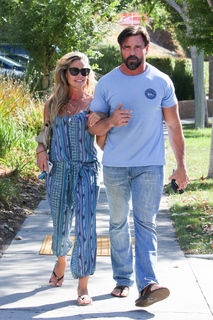 Denise Richards feet photo thumbnail