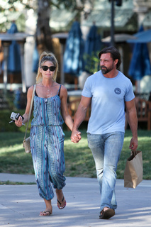 Denise Richards feet photo thumbnail