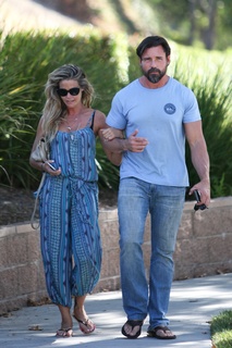 Denise Richards feet photo thumbnail