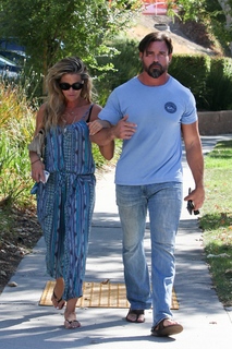 Denise Richards feet photo thumbnail