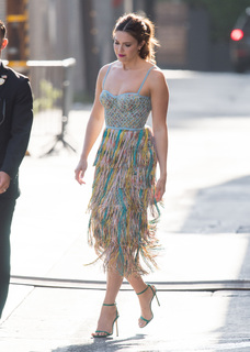 Mandy Moore feet photo thumbnail