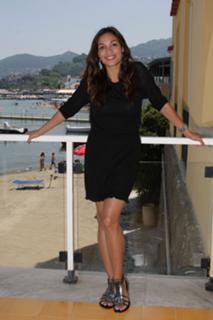 Rosario Dawson feet photo thumbnail
