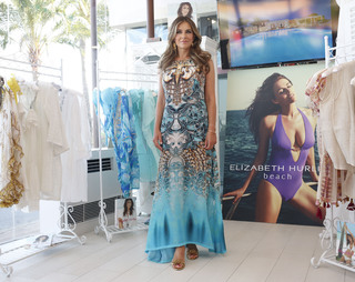 Elizabeth Hurley feet photo thumbnail