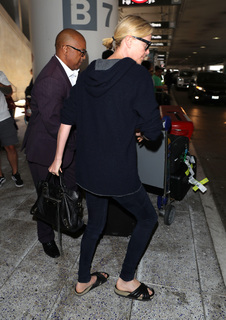Charlize Theron feet photo thumbnail