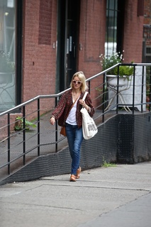 Naomi Watts feet photo thumbnail