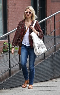 Naomi Watts feet photo thumbnail